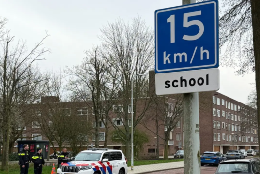 A explosão danificou a escola judaica em Amsterdã, mas ninguém ficou ferido.