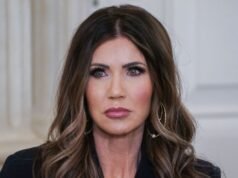 A polêmica finalmente alcançou Kristi Noem.