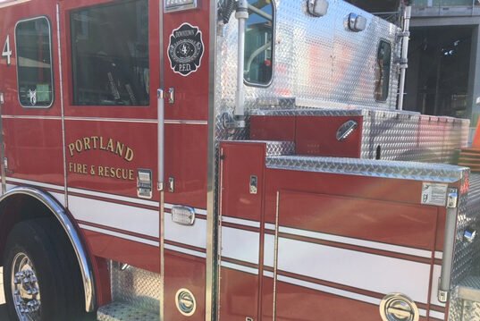 Tripulações respondem à ruptura da linha de gás SE Portland e evacuam casas