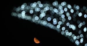 A lua entrará em seu terceiro quarto amanhã! Aqui está o que você precisa saber