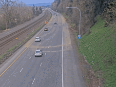 Todas as pistas da I-5 reabrem perto de Woodland após o fechamento do deslizamento de destroços