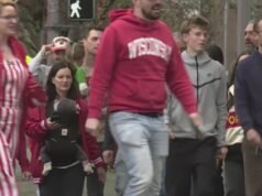 Fãs de basquete jantam, fazem compras e passeiam por Portland em meio ao turismo do March Madness