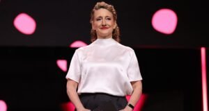 Líderes de festivais de cinema assinam carta de apoio à diretora da Berlinale, Tricia Tuttle, em meio a um futuro incerto