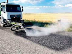 Caminhão nos EUA repara 146 buracos por dia usando tecnologia Durapatcher