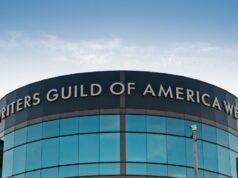 Escritores de LA juntam-se ao piquete da equipe após a cerimônia de premiação do Peace WGA