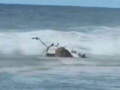 Tragédia no Havaí: helicóptero turístico cai na praia e mata três