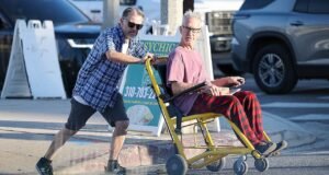 Andy Dick revela que estava clinicamente morto após uma overdose em dezembro no podcast