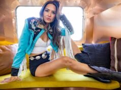 A estrela country Annie Bosco fala sobre a reação negativa à sua música “Goodbye California”.