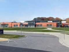 Um professor de matemática é encontrado morto em uma sala de aula de uma escola primária em Baltimore