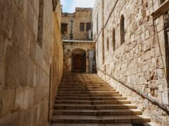 Polícia israelense defende decisão de fechar locais sagrados em Jerusalém no Domingo de Ramos