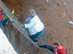 Duas pessoas foram resgatadas após ficarem presas nas enchentes do rio Sukiya