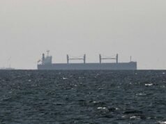 Dois petroleiros com bandeiras indianas passam pelo Estreito de Ormuz