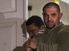 Fuga mortal: Ex-policial francês suspeito de duplo homicídio continua preso em Portugal, crianças repatriadas