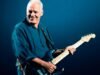 A lendária guitarra de David Gilmour quebrou recorde em leilão e é a mais cara da história