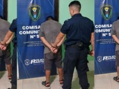 Ele caiu numa armadilha: pegaram seu celular na porta do hotel, confiscaram, mas ele se recusou a denunciar.