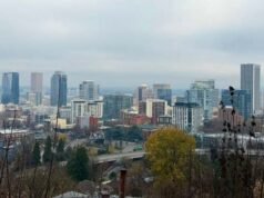 Um domingo chuvoso em Portland oferece pôr do sol depois das 19h, graças ao horário de verão.