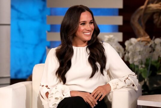 Os críticos estão questionando o resort feminino australiano de US$ 2.288 de Meghan Markle