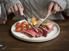 Proteínas e carboidratos trabalham juntos, não uns contra os outros, dizem nutricionistas