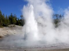 O maior gêiser ácido do mundo volta à vida após anos de dormência