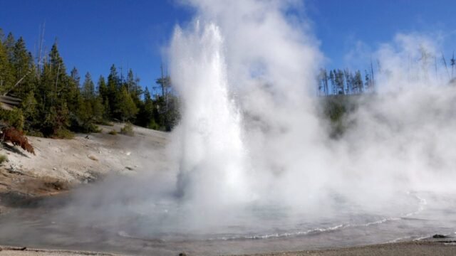 echinus-geyser-eruption-2017-1200x675.jpg