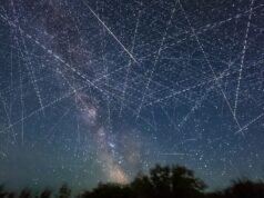 ‘Isso é intolerável’: astrônomos protestam contra o plano de espelhos orbitais gigantes e contra os milhões de satélites de inteligência artificial da SpaceX