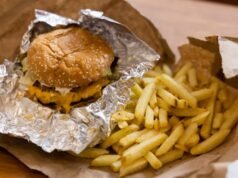 Five Guys responde aos comentários sobre reclamações sobre novos recipientes para frituras e porções