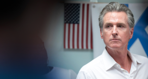 Suprema Corte bloqueia proibição da Califórnia de contar aos pais sobre transição de gênero