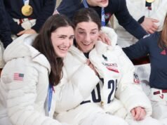 Hilary Knight e Megan Keller dos EUA juntam-se aos irmãos Hughes no ‘SNL’, brincam sobre o convite de Trump e ‘Rivalidade acalorada’