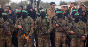 Analistas dizem que o Hamas está recuperando o controle de Gaza à medida que a guerra no Irã muda o foco