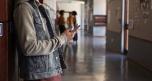 ChatGPT, Meta AI e Gemini ajudam a planejar a violência, diz o relatório.