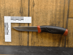 Um cliente foi esfaqueado após uma tentativa de assalto em um restaurante no nordeste de Portland, disse a polícia