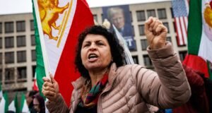 Iraniano-americano diz que iranianos celebram ataques dos EUA após a morte de Khamenei