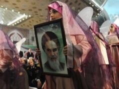 Especialistas dizem que o Irã usa a doutrinação ideológica como ferramenta de controle político