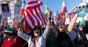 Liz Peake: Os críticos da guerra chocam a esquerda dos EUA no lado errado da história enquanto o Irã comemora o ataque de Trump