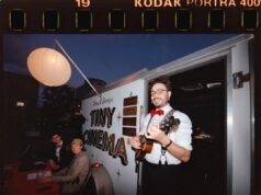 Conheça Davey B. Gravey, o projecionista por trás do Tiny Cinema