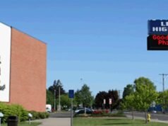 O técnico assistente de vôlei da escola secundária de Oregon enviou mensagens “claras” ao jogador, dizem as autoridades