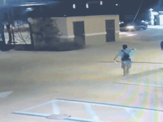 Adolescente treinado em MMA subjuga suspeito empunhando machado em lava-jato na Flórida, capturado em vídeo