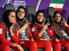 Trump pede à Austrália que conceda asilo à seleção iraniana de futebol feminino após protesto contra o hino nacional