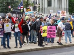 Manifestantes de DC reescrevem “America the Beautiful” em meio ao ICE e luta de desligamento