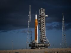 Foguete lunar Artemis 2 da NASA retorna à plataforma de lançamento