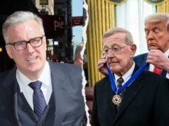 Keith Olbermann está indignado com o ataque nas redes sociais a Lou Holtz