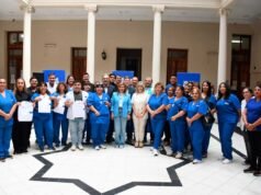 Prefeito Fuentes destaca o trabalho dos profissionais de saúde distribuindo mais de 400 uniformes de trabalho