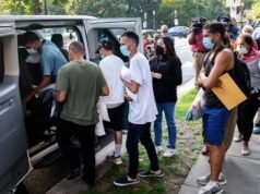 O grupo de defesa promove programas de renda garantida para imigrantes ilegais