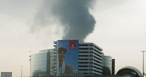 Fechamento do aeroporto de Dubai afeta milhares de viajantes do Reino Unido quando drone atinge tanque de combustível | Notícias do Reino Unido