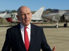 O secretário da Defesa se recusa duas vezes a receber ordens da Grã-Bretanha para aderir, o Irã ataca World News