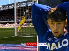 “Economize em classe mundial!” | As incríveis acrobacias de Anthony Patterson negam Ipswich