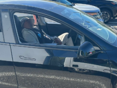 Motorista da Califórnia desmaiou em carro em movimento com álcool e maconha: polícia