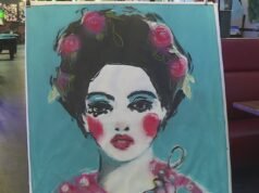 Uma pintura premiada retornou a uma galeria de arte de Portland depois de ser encontrada em uma rodovia