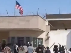 A violência irrompe perto do consulado dos EUA em Karachi em meio à raiva pelo ataque ao Irã