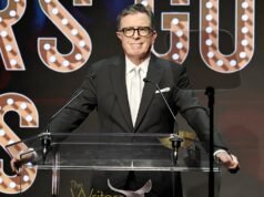 Stephen Colbert zomba da Paramount no Writers Guild Awards após cancelamento do programa